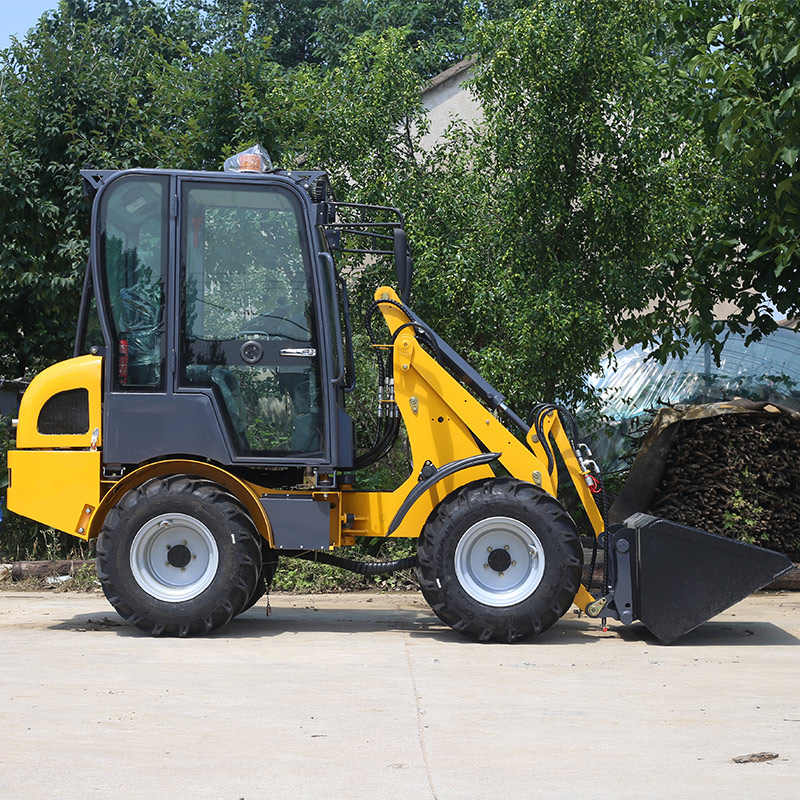 0,8-тонный колесный погрузчик