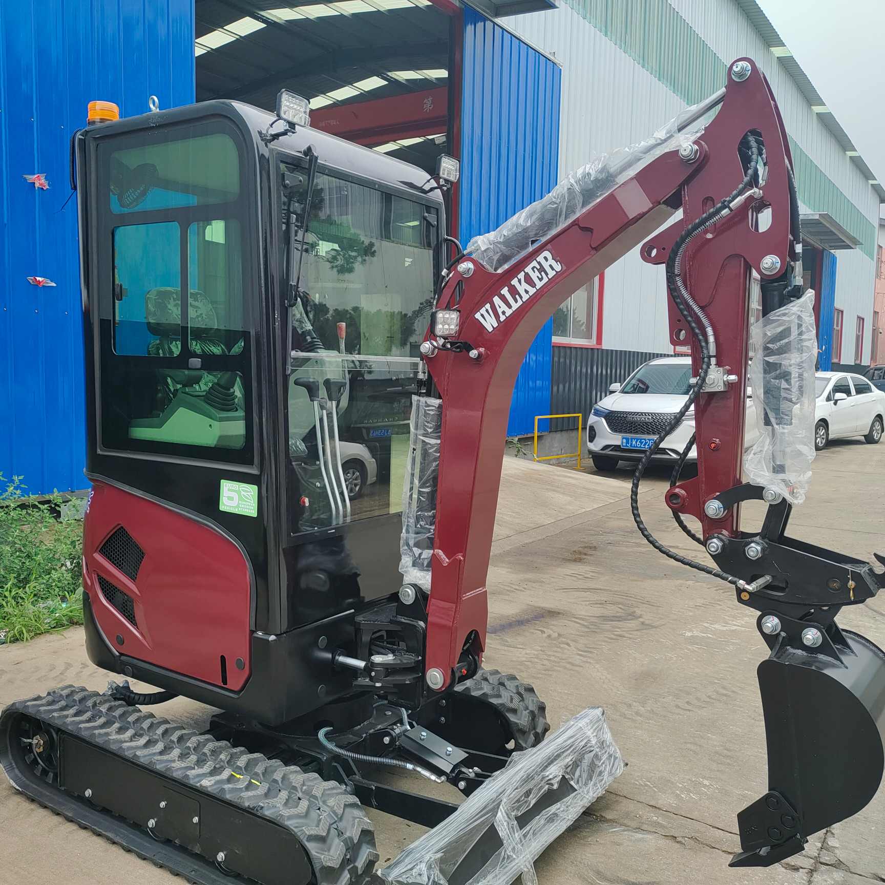 1,8-тонный экскаватор