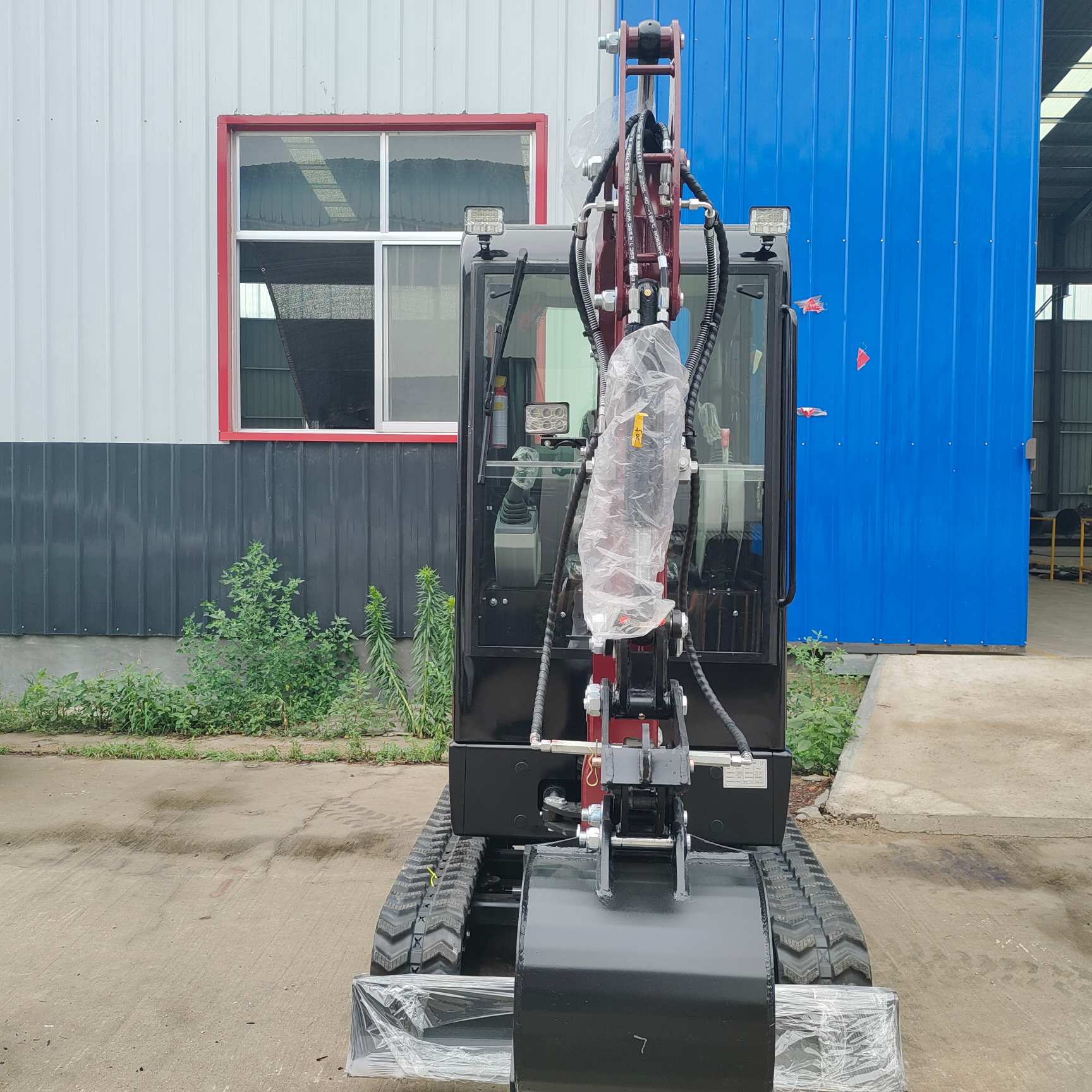 1,8-тонный экскаватор