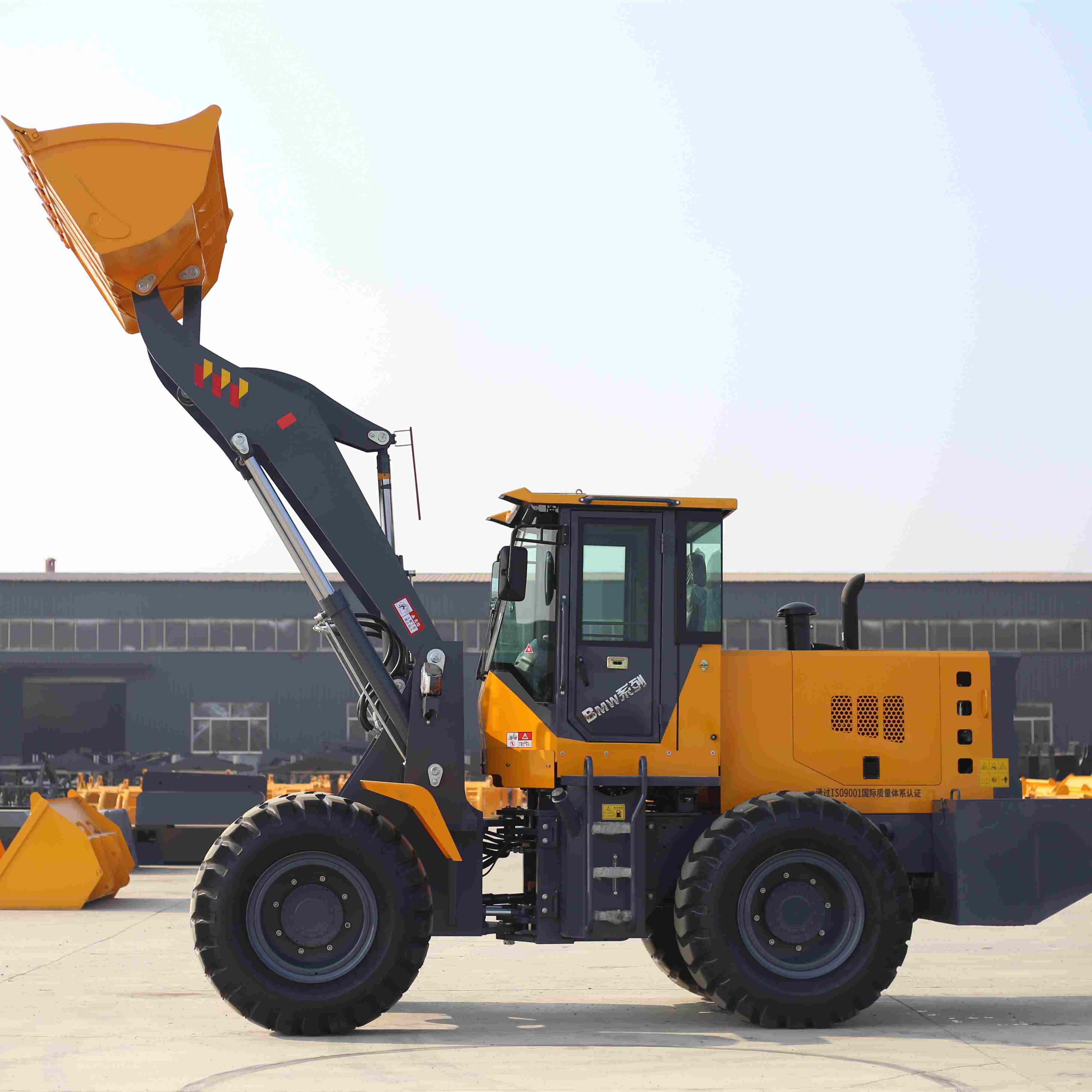 8-тонный колесный погрузчик