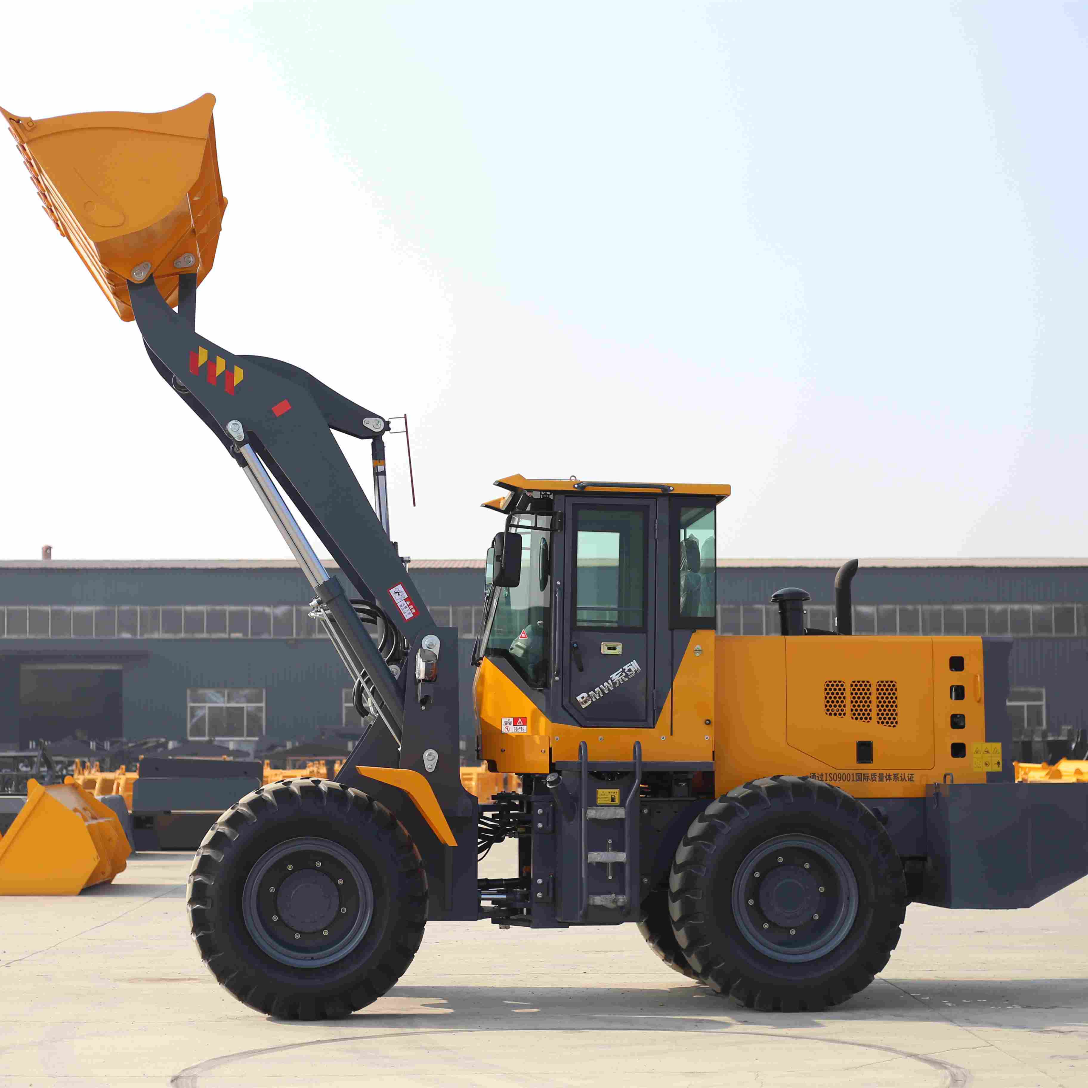 8-тонный колесный погрузчик