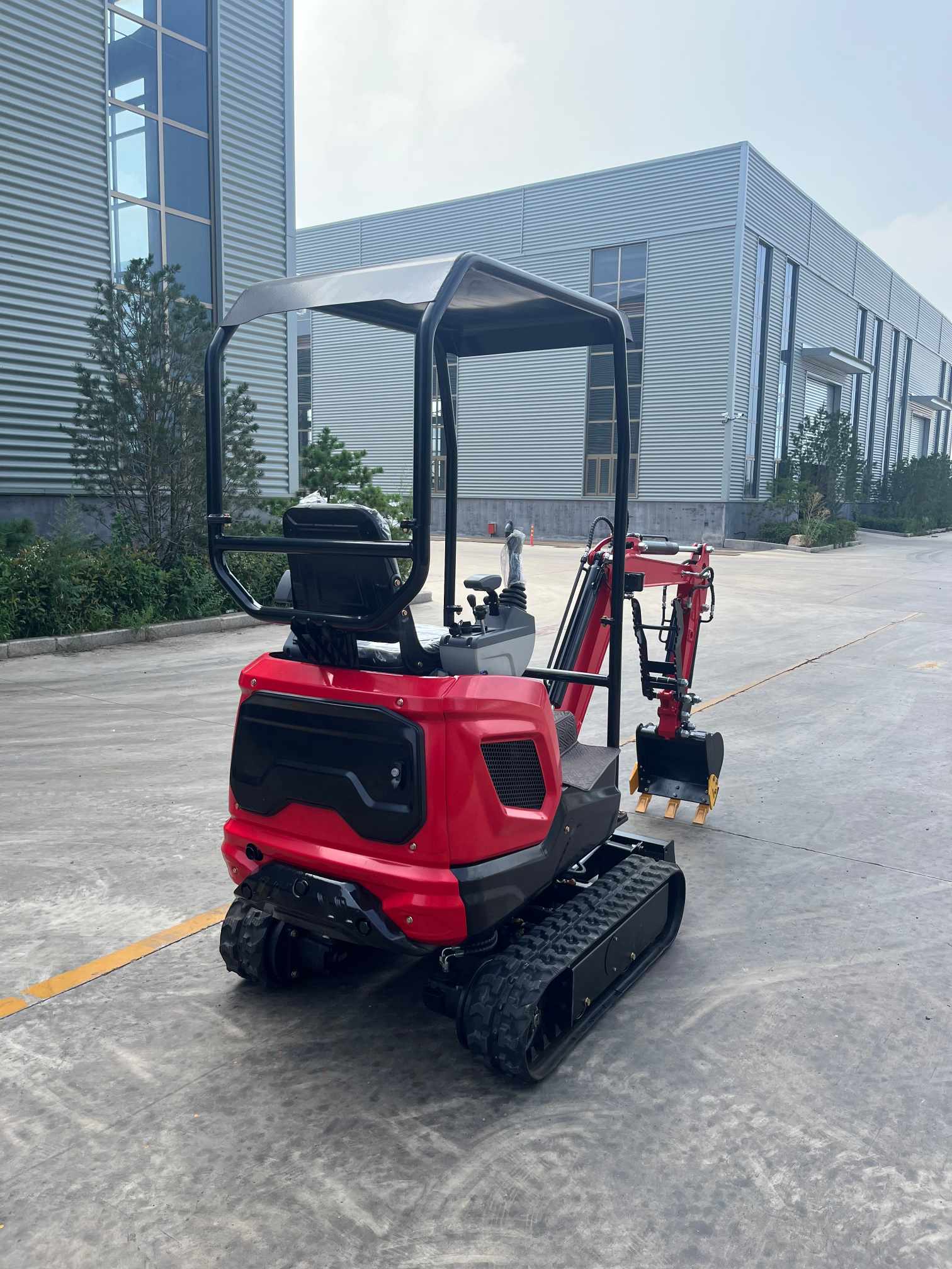 Мини-экскаватор грузоподъемностью 1 тонна